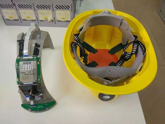 カメラ4G 3G WIFIネットワークの無線電信の両方向の音声が付いている構造の安全ヘルメット