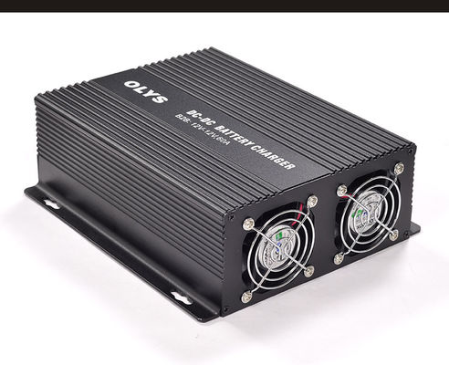 30A太陽電池の充電器RVのための二重によって入れられる内部車の充電器DC 12V-DC12V