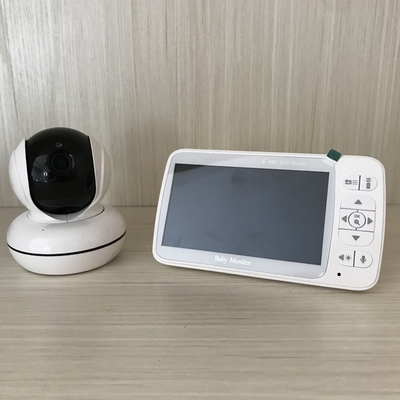 遠隔旋回装置2.4 GHZの無線赤ん坊のモニター5のインチ720Pのカラー ディスプレイ サポート声モード